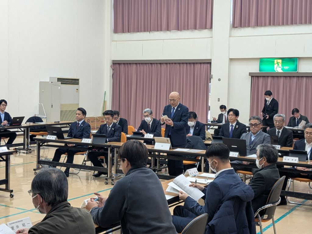市長が話している写真