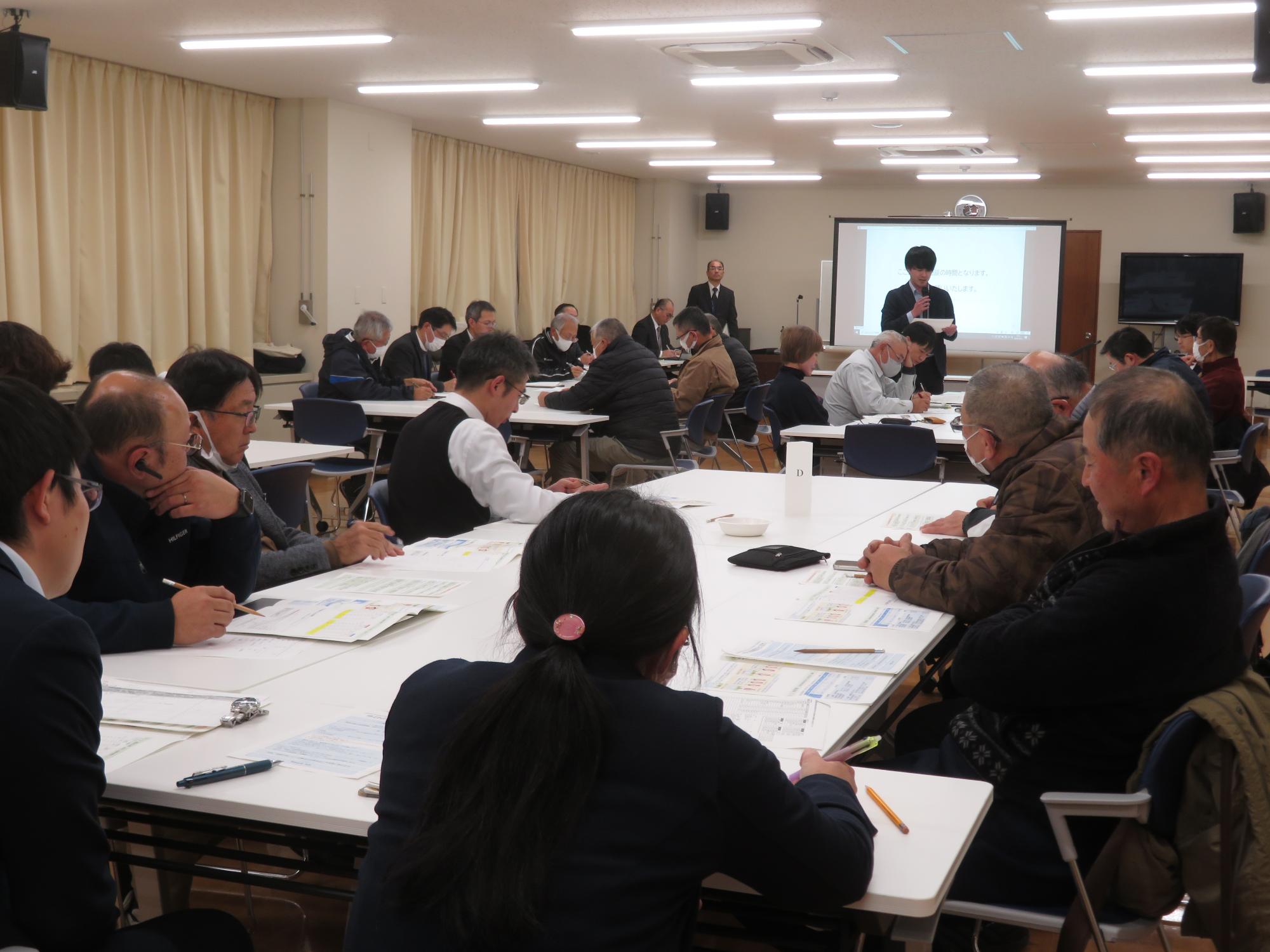 第1回岩瀬地域懇談会の全体を映した写真