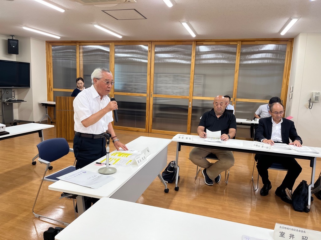 第2回策定会議会長が話している写真