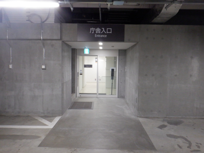 地下庁舎入り口