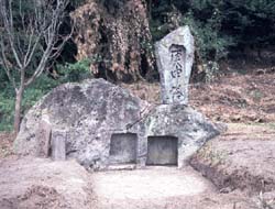 写真：岩崎山供養塔群