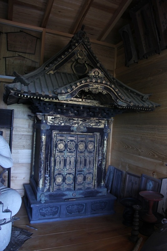 写真：旧清水山行法寺大日如来厨子