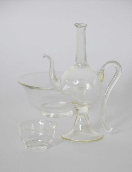 写真：須賀川ガラス水差し