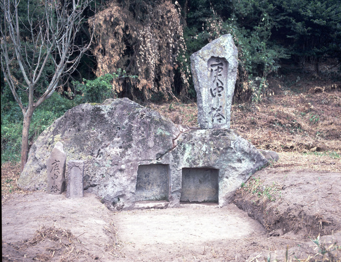 写真：岩崎山供養塔群