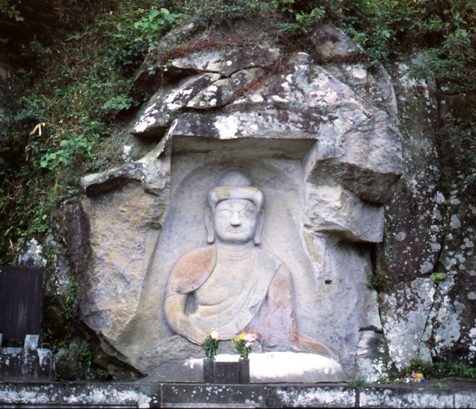 写真：舘ヶ岡磨崖仏