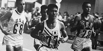 写真：円谷幸吉 東京五輪マラソンの様子