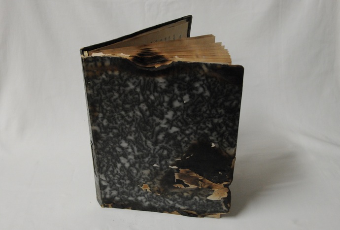 写真：第二小学校昭和47年の火災で焼けたアルバム
