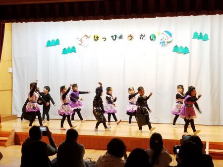 写真：勇気100％を踊るたんぽぽ組