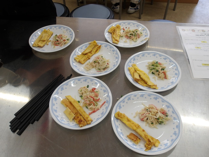 パンのみみフレンチトーストと切り干し大根のサラダ