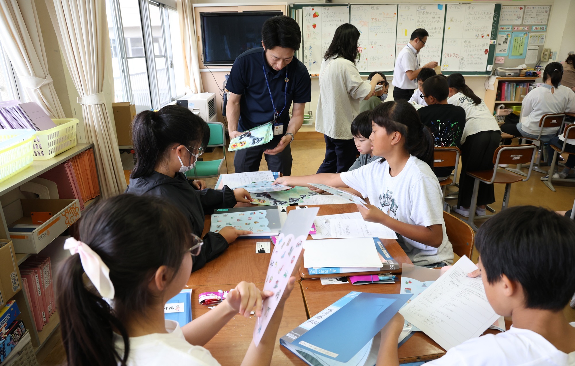 職員も交えて内容を検討します