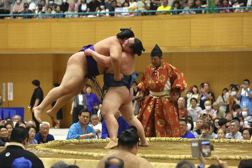 大相撲須賀川場所の様子