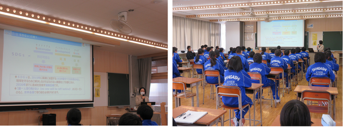 （左）教室の黒板前に設置されたスクリーンにSDGsの資料が映し出され、右側の教壇に立った女性がマイクを使って話をしている様子の写真、（右）前方のスクリーンに資料が映し出され、教壇に立った女性が話をする中、青色のジャージ姿のたくさんの生徒たちが席について前方を見ている講義の様子の写真