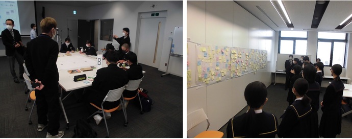 左：会議室で、制服を着た生徒たちが大きな白いテーブルを囲み、関係者が見守る中グループワークを行っている様子を捉えた写真、右：会議室の窓際で、制服を着た数名の生徒たちが、壁一面に貼り付けられた様々な色や内容の付箋を熱心に見ながら、発表をしている様子の写真