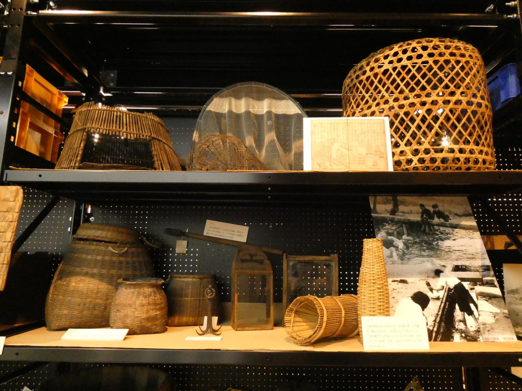 民具の収蔵展示