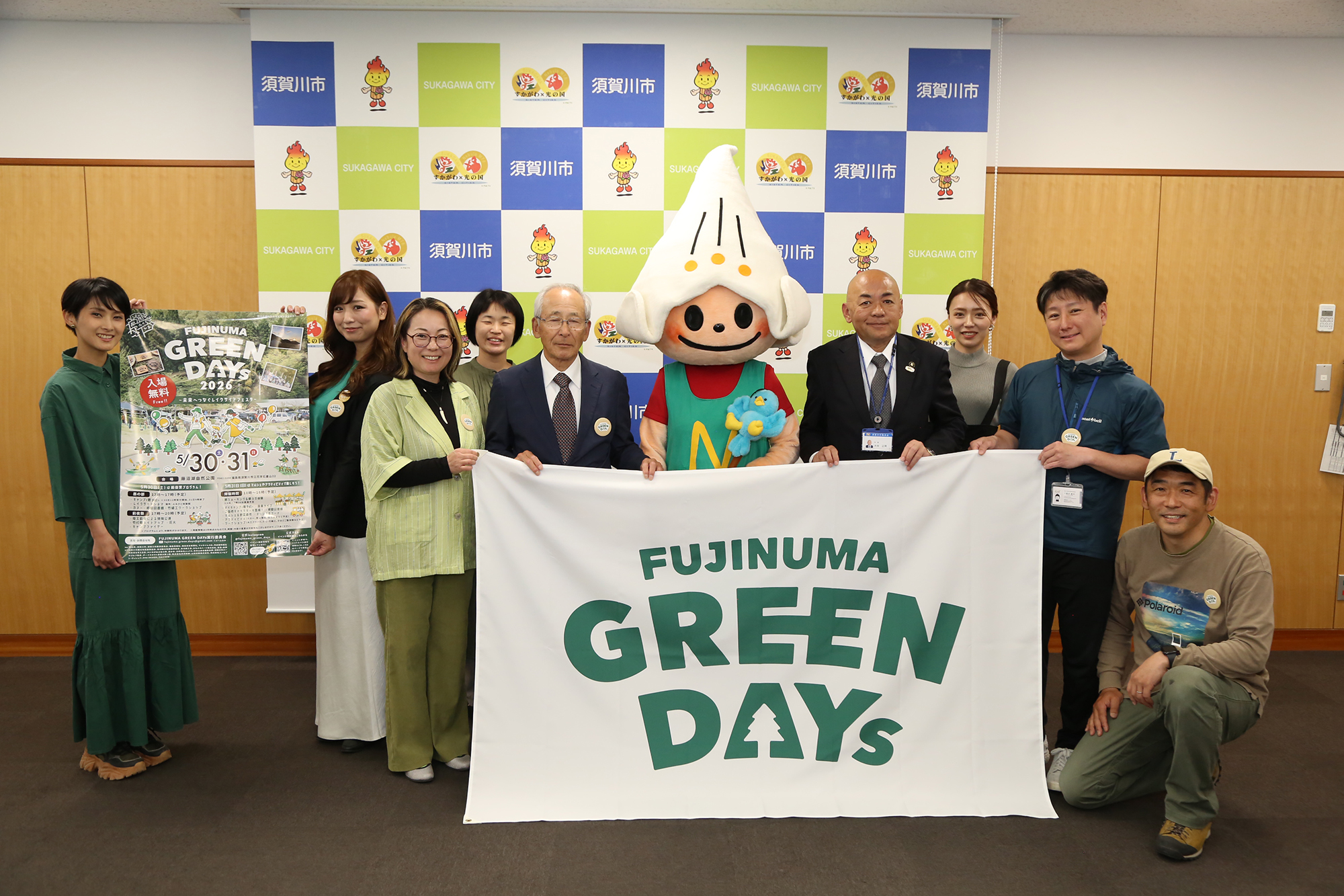 大寺市長（右から4人目）にイベントをPRした実行委員会の皆さん