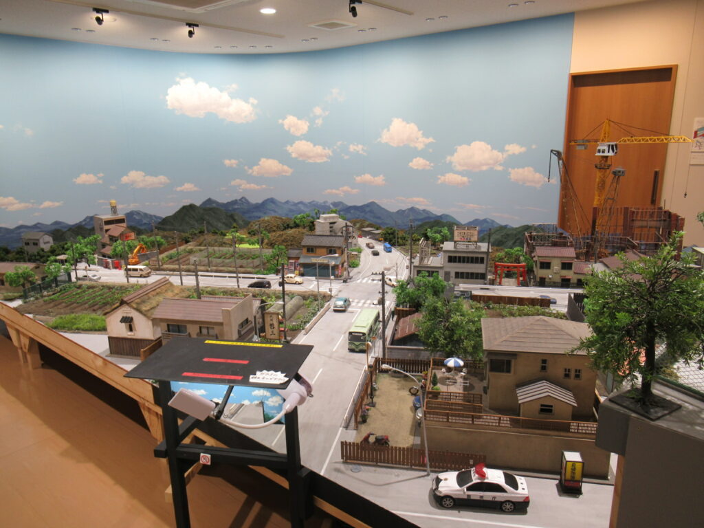 須賀川特撮アーカイブセンター2階のミニチュアセット全景の画像