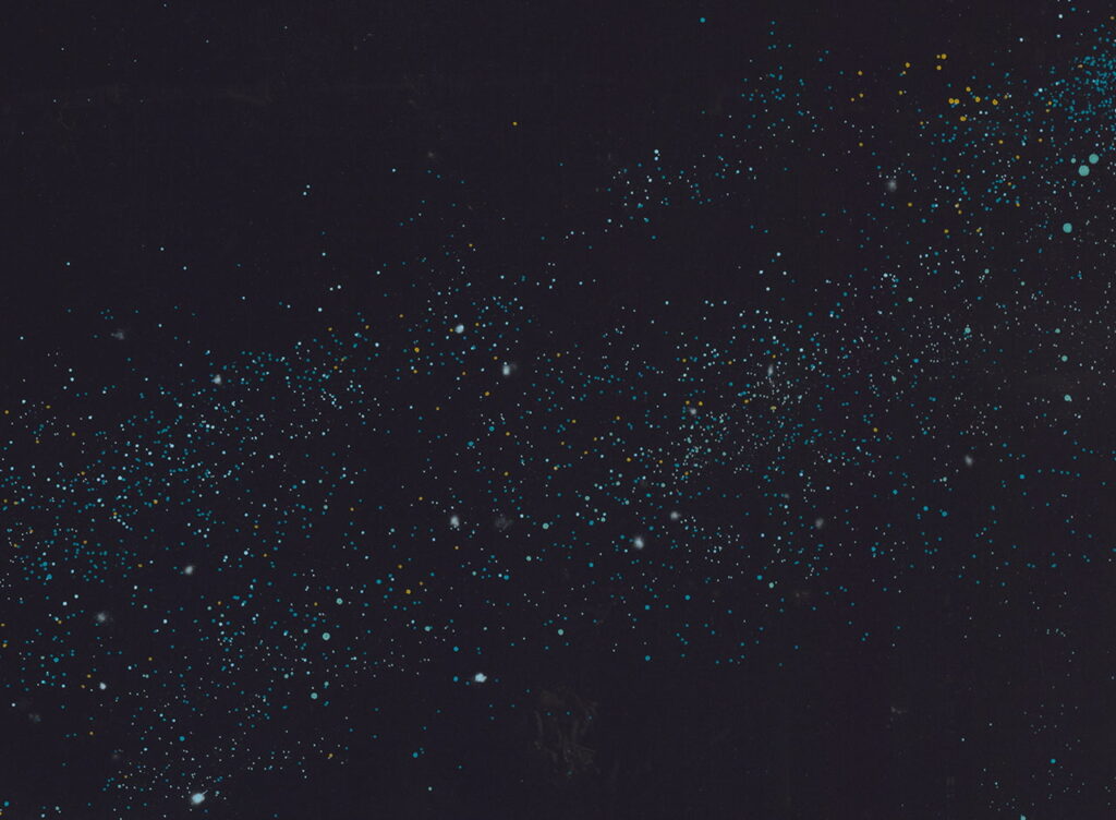 漆黒の宇宙空間を背景にして、画面中央を斜めに横切るように青色や黄色、白色の無数の細かな光の粒が密集して広がり、遠くの銀河や星々が輝く天の川のような神秘的な光景を描き出した幻想的な背景画の写真