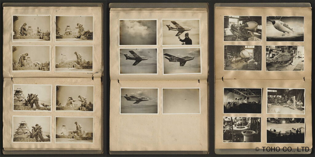 怪獣が城を破壊する特撮シーンや空飛ぶ戦闘機、制作現場の様子を収めた多数の小さなモノクロ写真が丁寧に貼り付けられており、映画制作の過程を記録した古いスクラップブックを写した写真