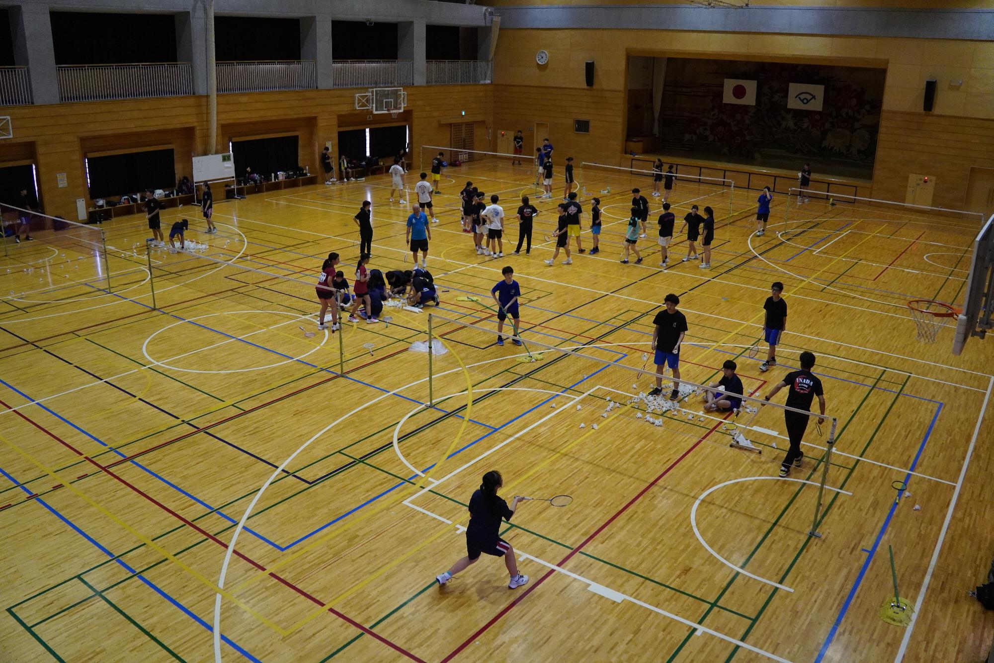 バドミントン休日合同部活動の写真（その1）