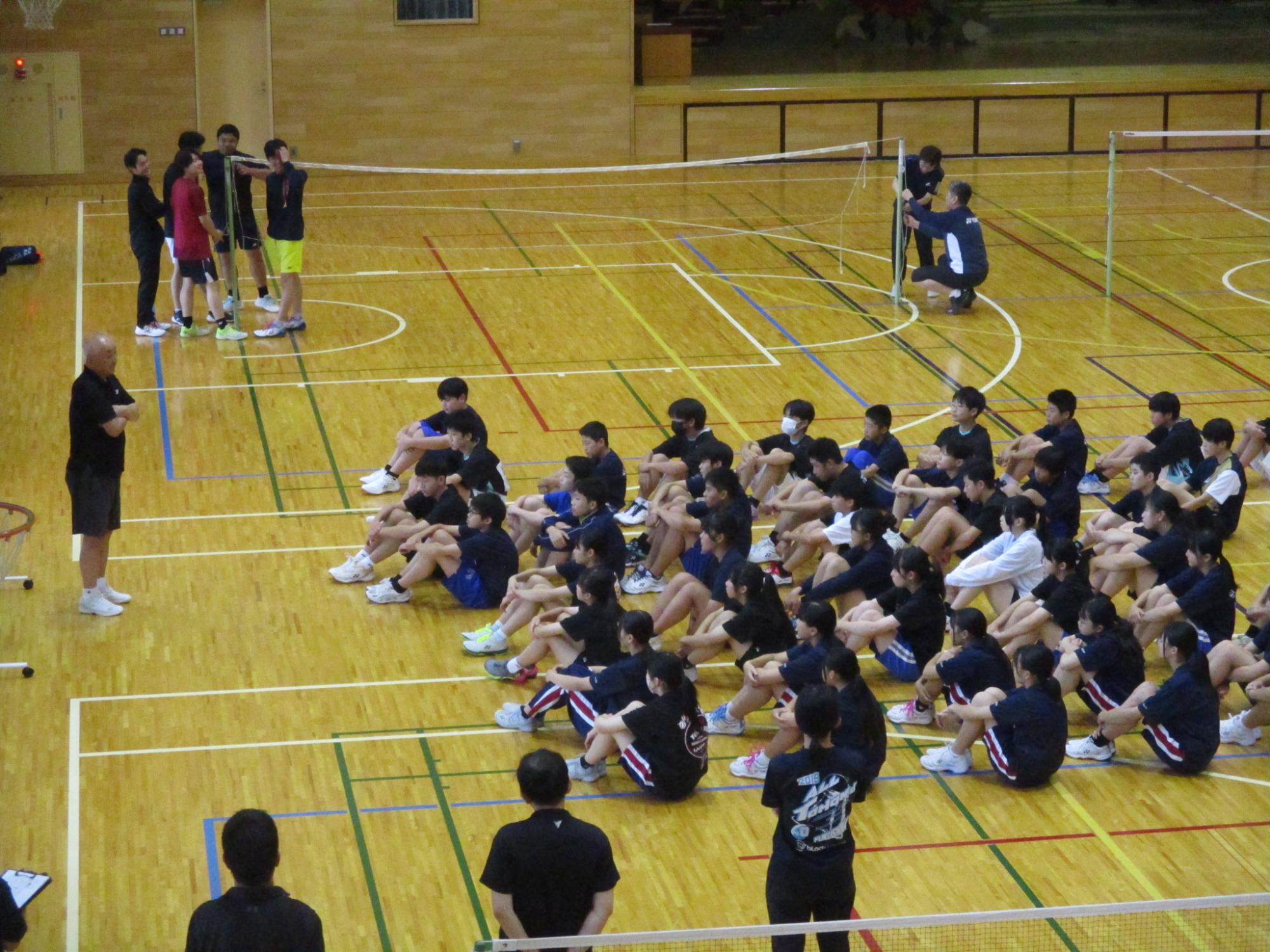 バドミントン休日合同部活動の写真（その1）