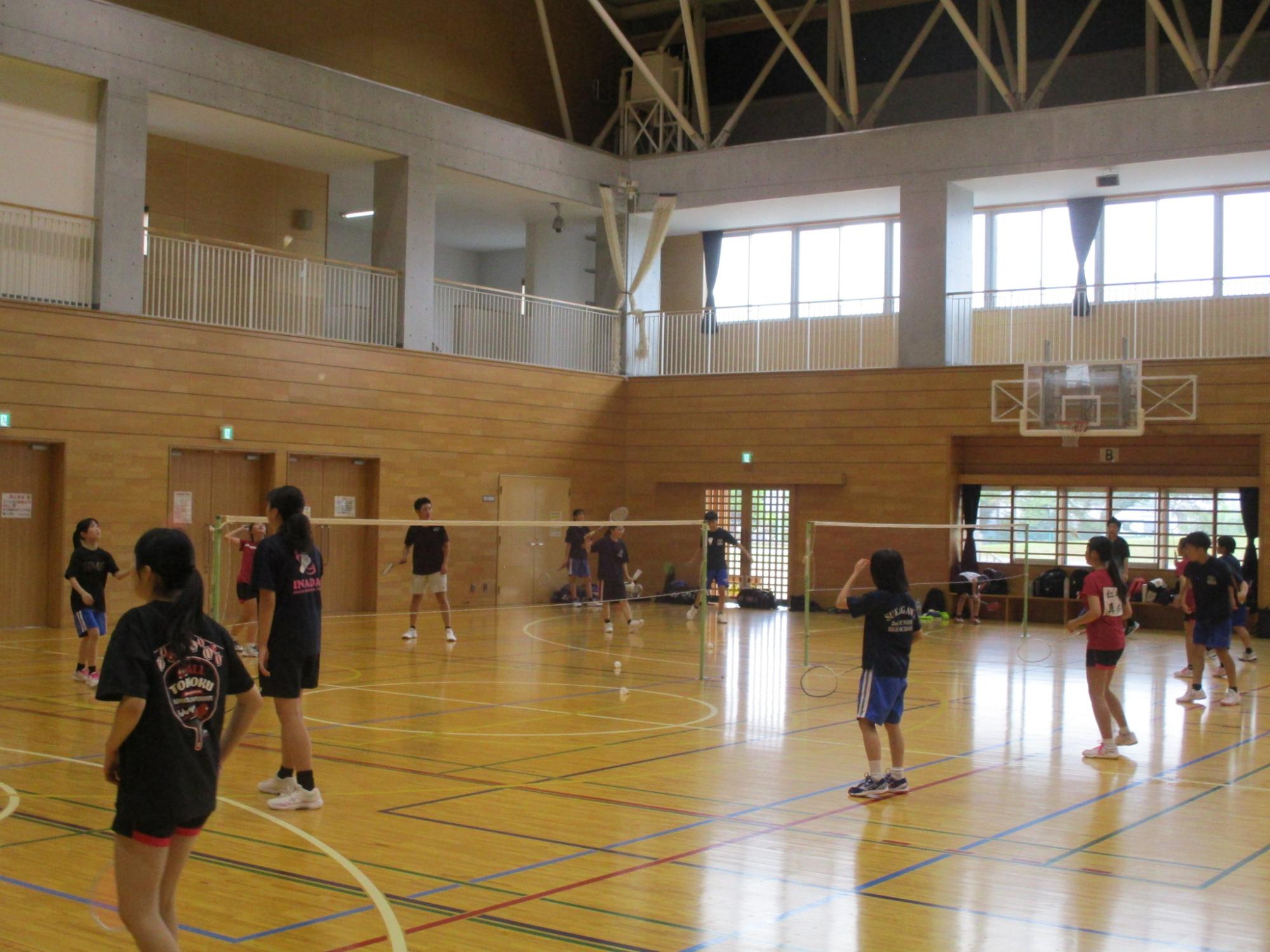 バドミントン休日合同部活動の写真（その2）